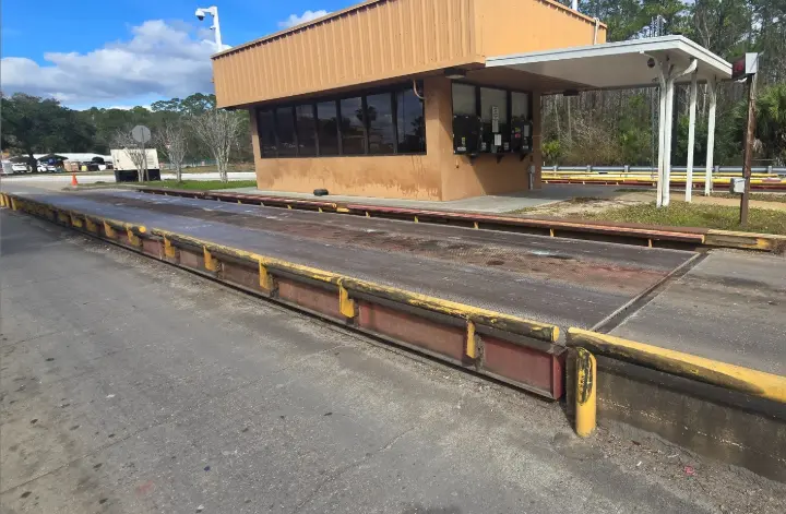 Landfill truck scale with minimal 3 inch clearance to reduce installation cost